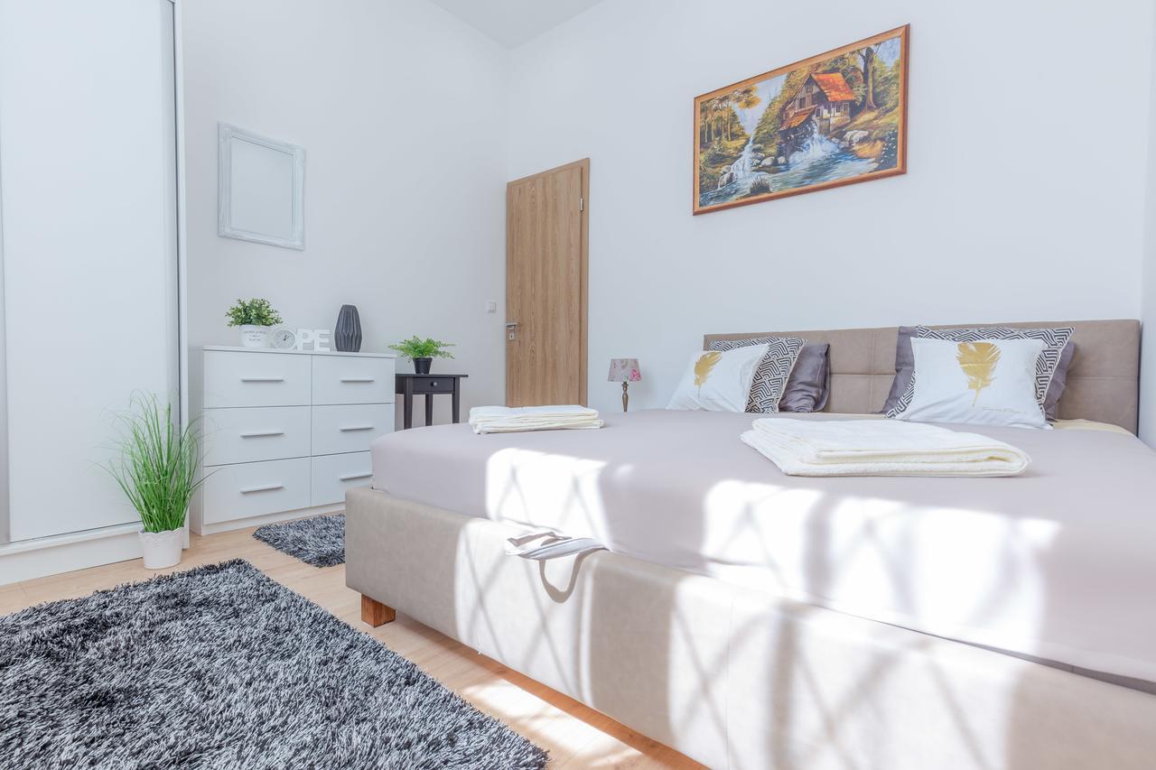 Real Apartments Zoltan บูดาเปสต์ ภายนอก รูปภาพ